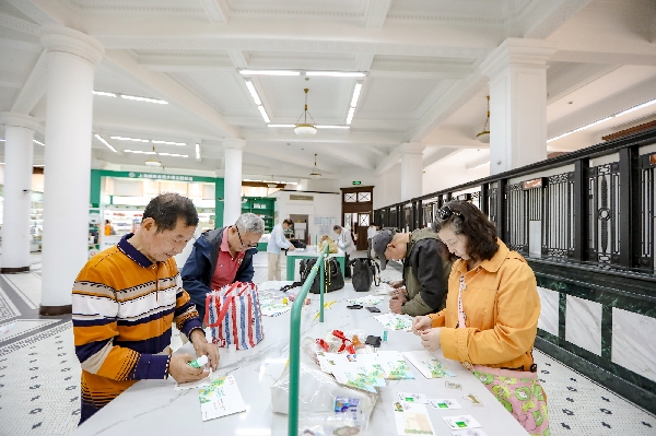 上海局指导邮政公司开展世界邮政日宣传